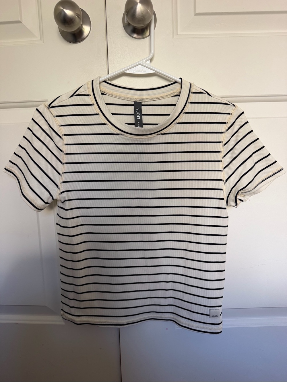 Vuori Pose Fitted Tee NWT